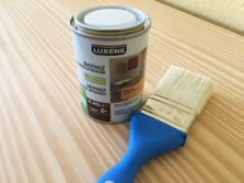 Varnishing the top of the sideboad